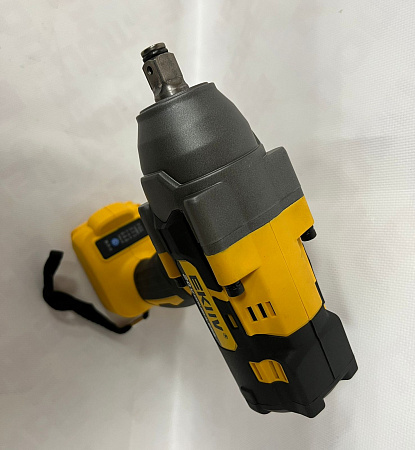 Аккумуляторный гайковерт EKIIV Model 81602 