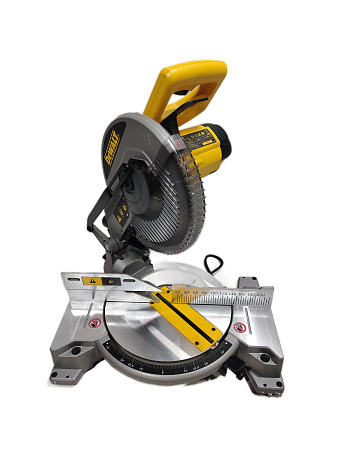 Торцовочная пила DeWALT DW714