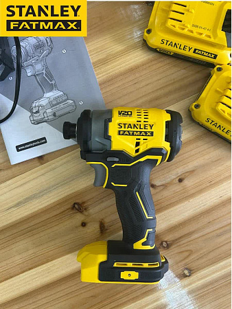 Аккумуляторный ударный винтоверт Stanley FatMax SBI810D2K V20, 20 В, 170 Н·м, 2×2 А·ч