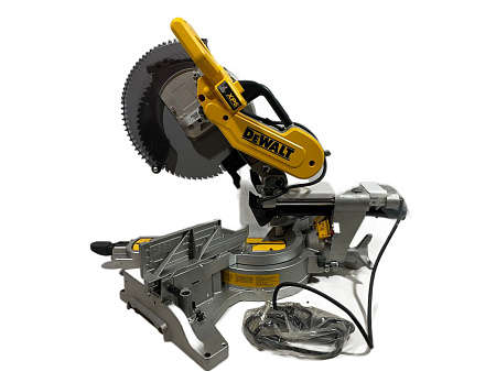 Торцовочная пила DeWALT DWS780
